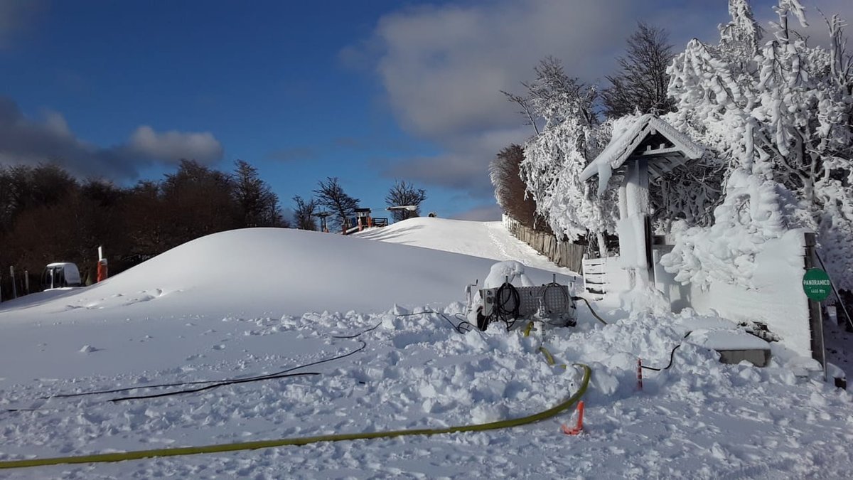 El proyecto de innovaci&oacute;n y desaf&iacute;o que implica la instauraci&oacute;n de los ca&ntilde;ones de nieve toma forma en una nueva temporada de turismo.