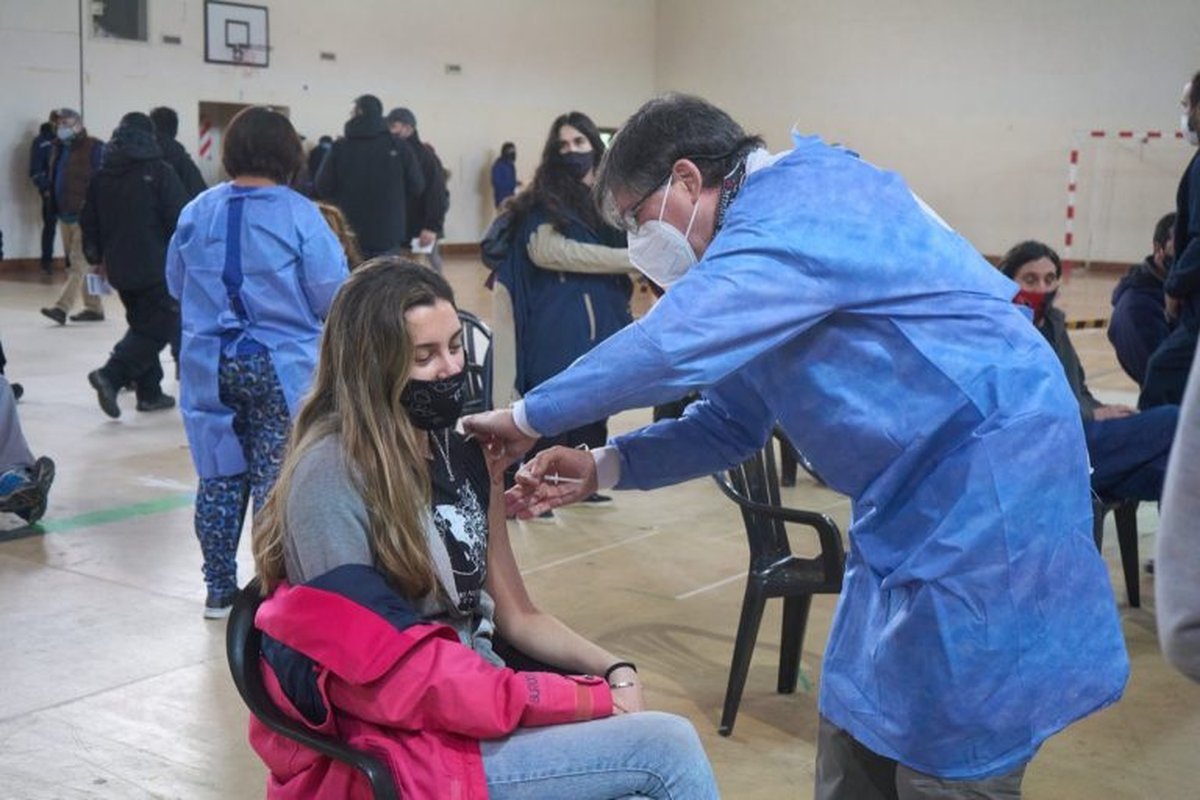 Este s&aacute;bado se aplicar&aacute;n en San Mart&iacute;n de los Andes primeras dosis de las vacunas AstraZ&eacute;neca y Sinopharm.