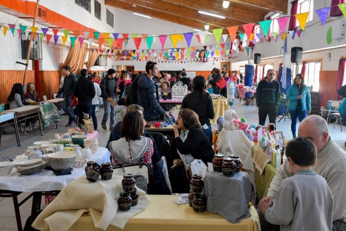 Emprendedores de Villa La Angostura vuelven a pedir por la eximici&oacute;n de los pagos de c&aacute;nones a los espacios en los Paseos de Artesanos de la Terminal y del Puerto.