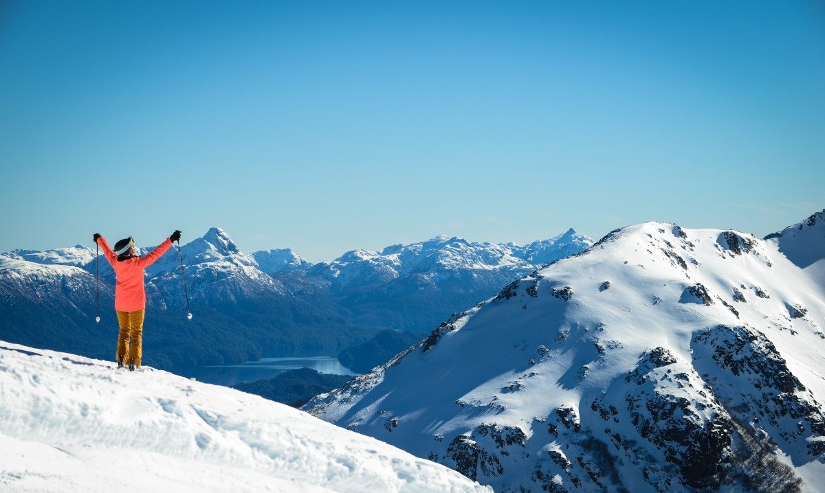 A trav&eacute;s de la compra e instalaci&oacute;n de ca&ntilde;ones de nieve, Cerro Bayo de Villa La Angostura ya genera nieve artificial para la pistas Principiantes e Intermedia 9.
