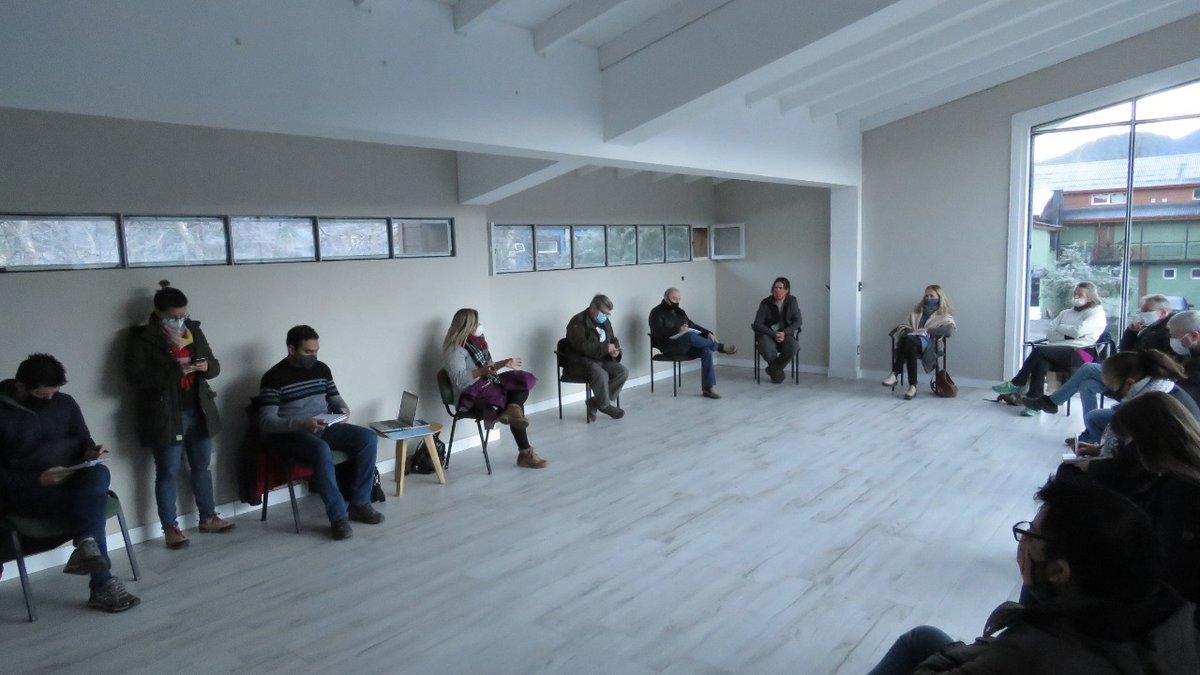 Reuniones del municipio de Villa La Angostura con los vecinos: buscan abordar la problem&aacute;tica de la inseguridad tras el incremento de robos.