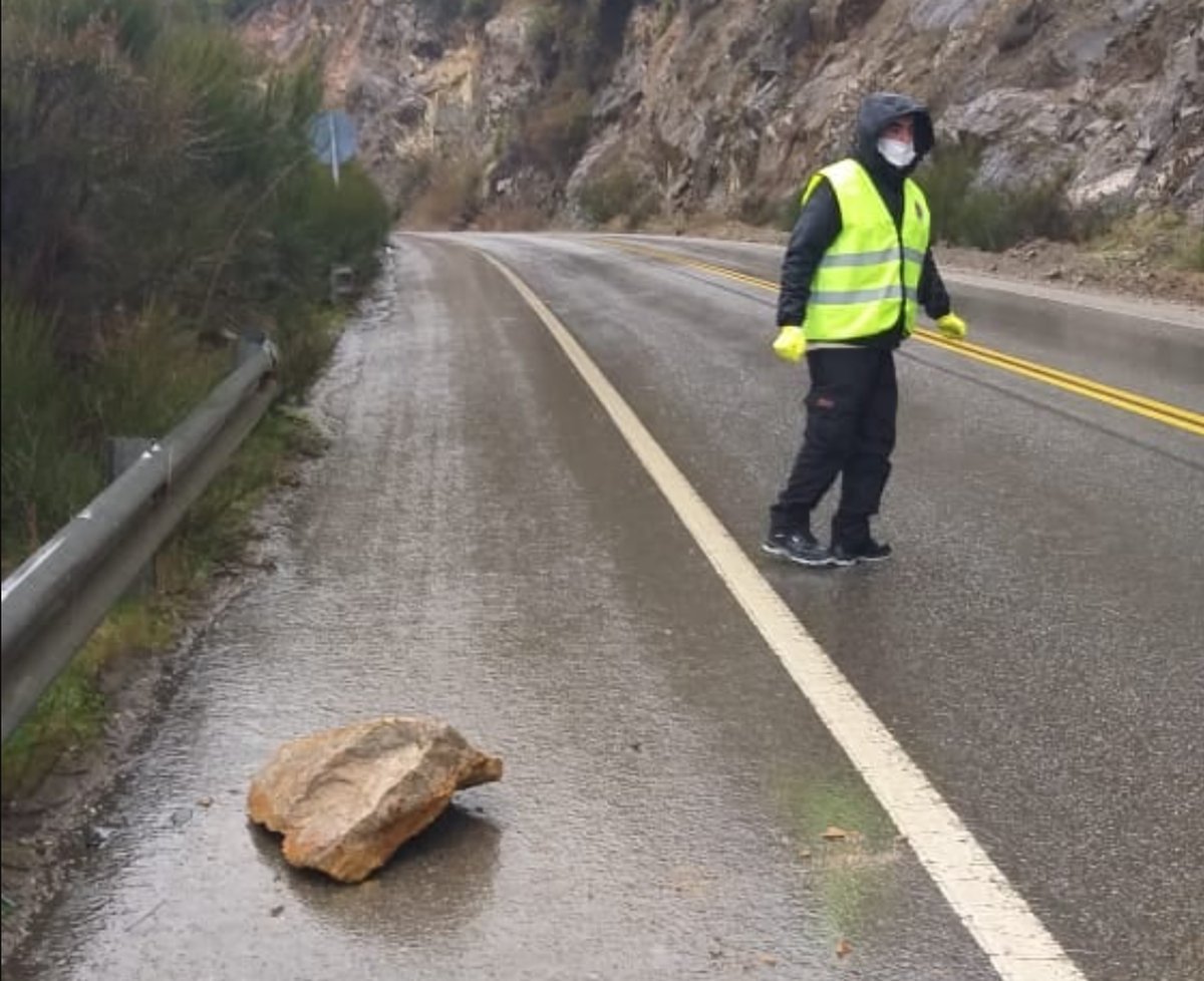 San Martín: Caída de piedras sobre la Ruta Siete Lagos | Diario 7 lagos