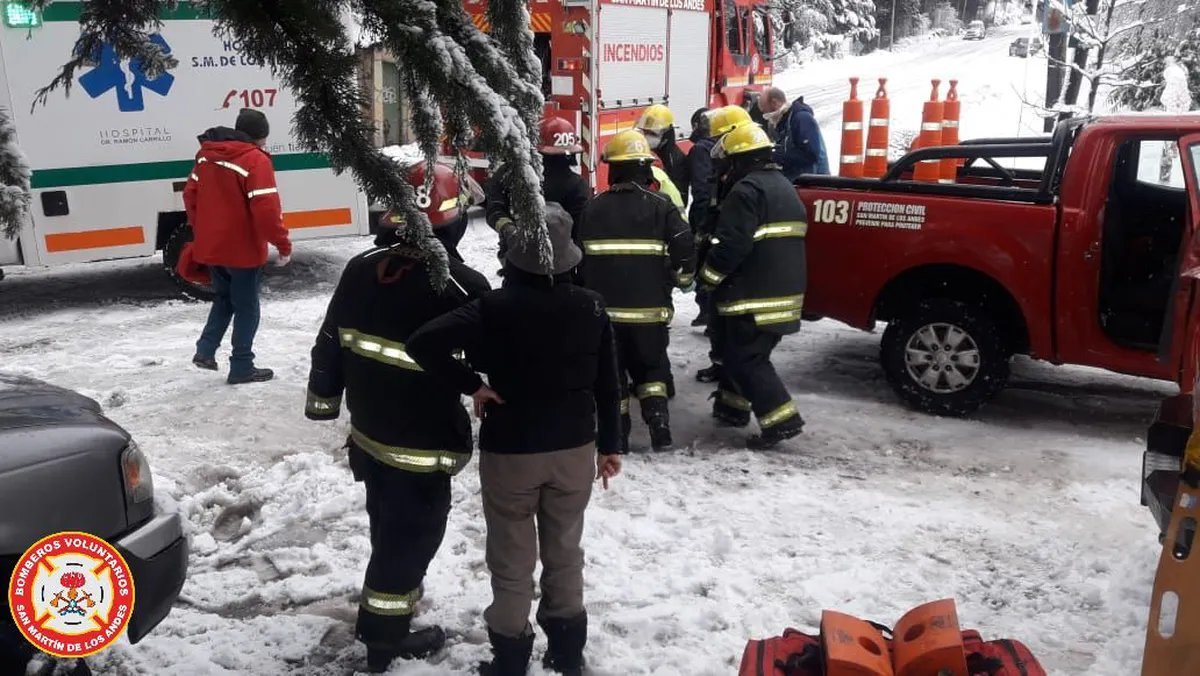 El ni&ntilde;o de 11 a&ntilde;os que result&oacute; herido luego de la ca&iacute;da de una rama en San Mart&iacute;n de los Andes fue trasladado a Buenos Aires.