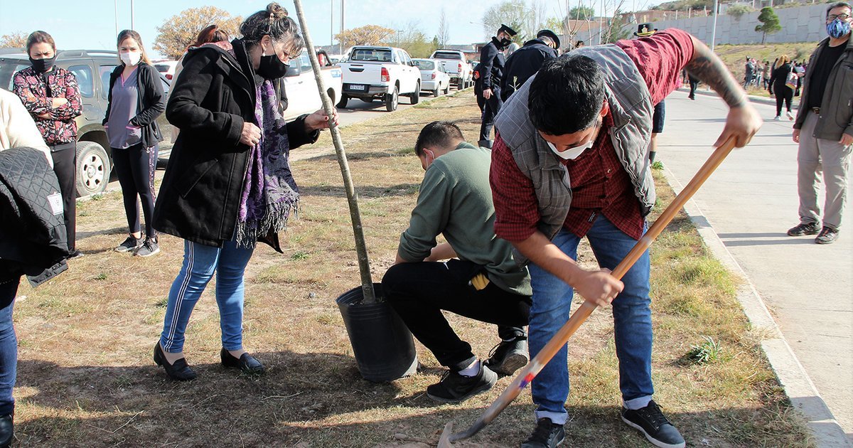 Homenajearon a las v&iacute;ctimas de la pandemia en Neuqu&eacute;n