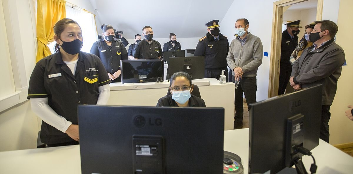 Villa La Angostura inaugur&oacute; la Oficina Policial de la Mujer