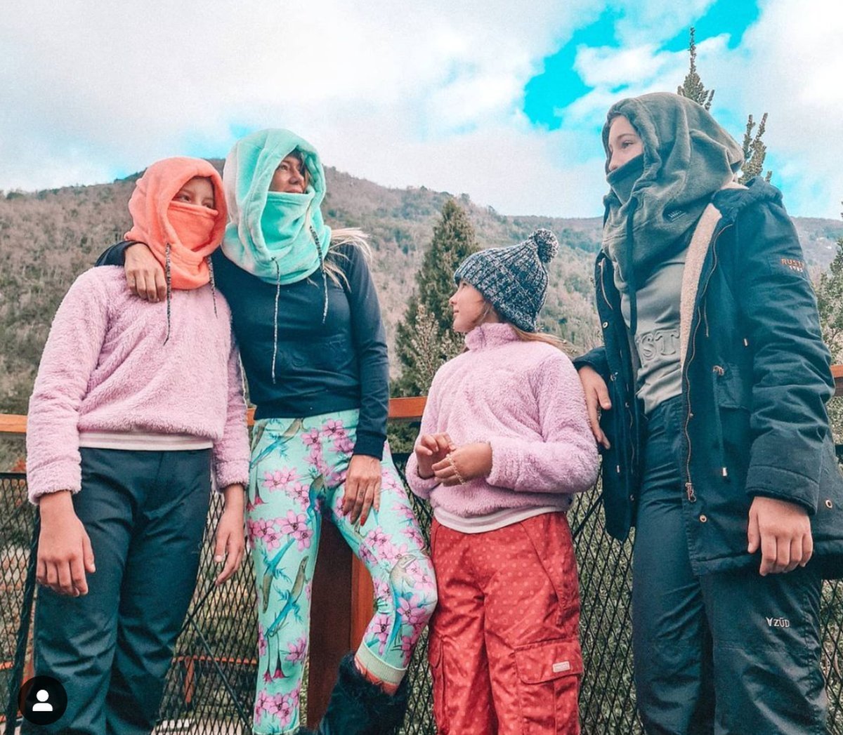 Nicole Neumann disfruta con sus hijas en San Mart&iacute;n de Los Andes.