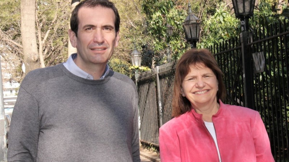 El precandidato Pablo Cervi junto a Patricia Bullrich.
