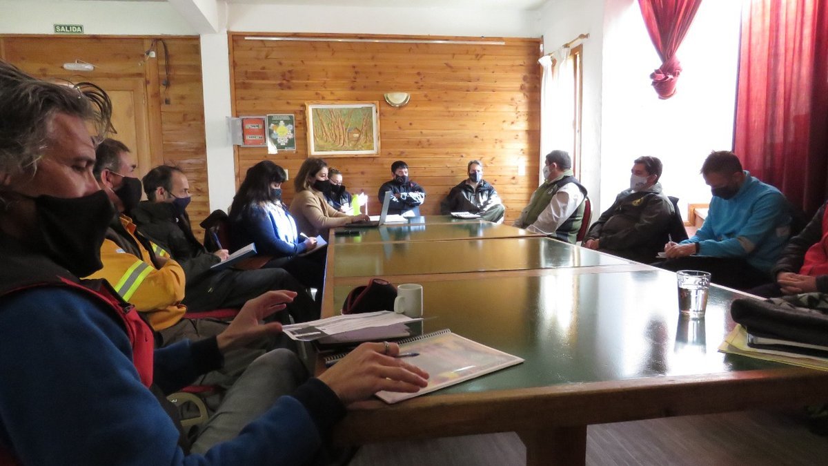 La reuni&oacute;n efectuada ayer en Villa La Angostura para determinar el estado de situaci&oacute;n y los recursos a utilizar en el marco de la prevenci&oacute;n de Incendios Forestales.