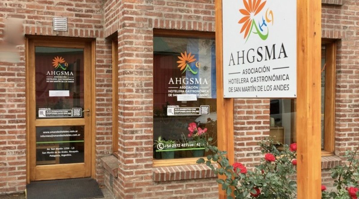 La Asociaci&oacute;n de Hoteleros y Gastron&oacute;micos de San Mart&iacute;n de Los Andes recibi&oacute; a vecinos autoconvocados por la Emergencia Habitacional.