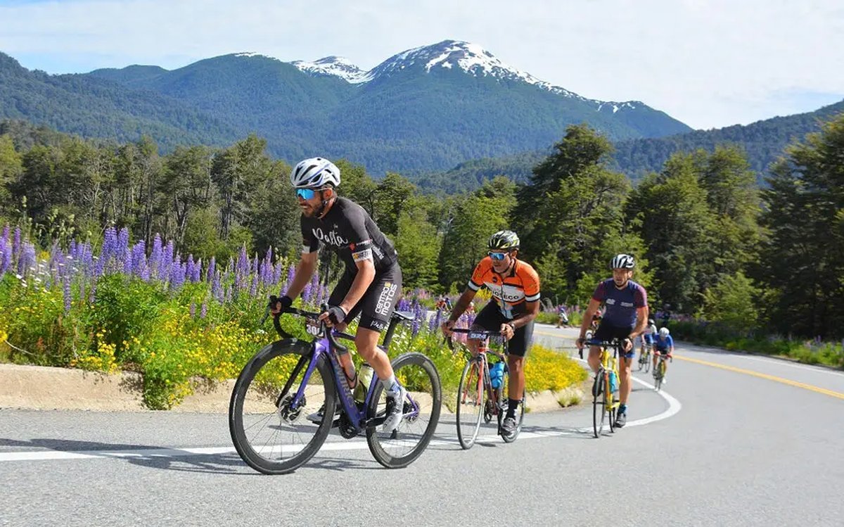 Corte de Ruta 40 por el Gran Fondo Siete Lagos.