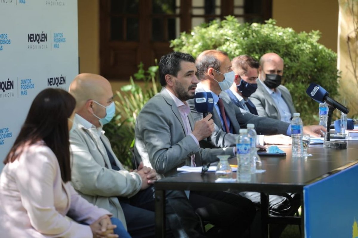Anunciaron el traspaso de tierras en San Mart&iacute;n de los Andes para loteos sociales