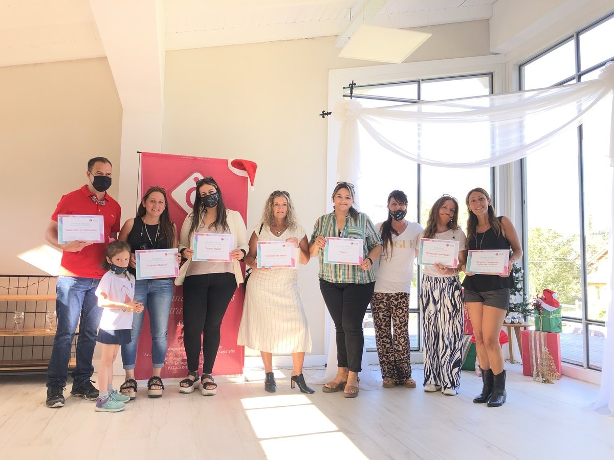 La C&aacute;mara de Comercio, Turismo, Industria y Producci&oacute;n de Villa La Angostura entreg&oacute; los premios en el Concurso de Vidrieras.