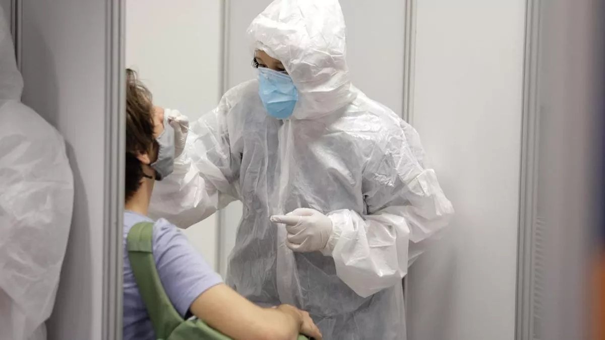 Vecinos de Villa La Angostura le informaron a este medio que hoy se registraron demoras para testearse en el Hospital