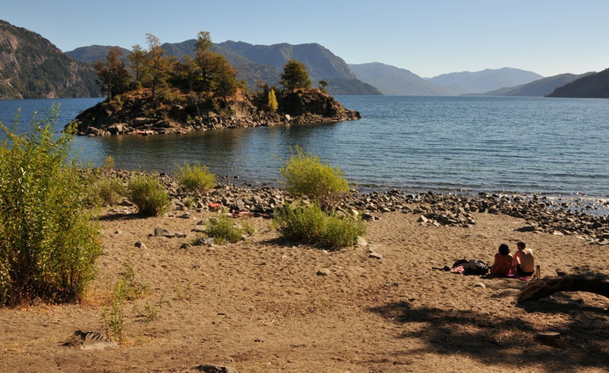 La Islita es una peque&ntilde;a y atractiva playa sobre el inmenso lago L&aacute;car, muy cercana a San Mart&iacute;n de los Andes.