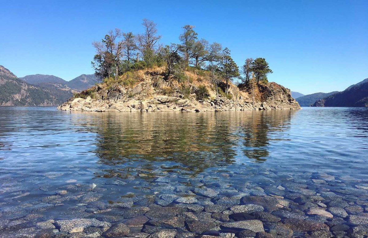 La Islita ubicada dentro del Lago L&aacute;car en San Mart&iacute;n de los Andes