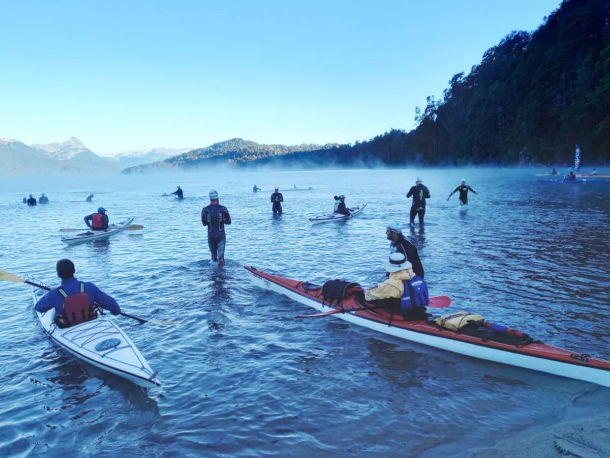 Aguas Abiertas es un evento para aficionados de la nataci&oacute;n que se realiza todos los a&ntilde;os en Lago Espejo, Villa La Angostura.