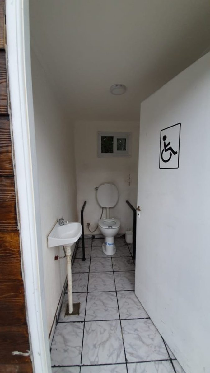 Los nuevos ba&ntilde;os de la terminal de &oacute;mnibus de Villa La Angostura