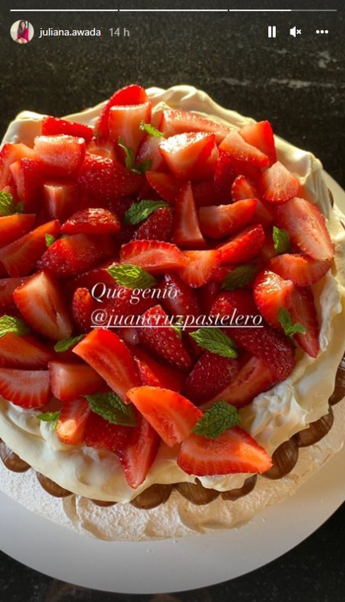 Juliana Awada agradece al pastelero de Villa La Angostura, Juan Cruz Lamuedra, por su Pavlova.