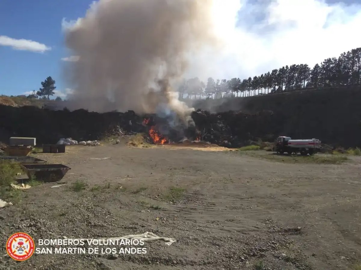 Incendio en la Cantera Burgui&ntilde;on en San Mart&iacute;n de los Andes.
