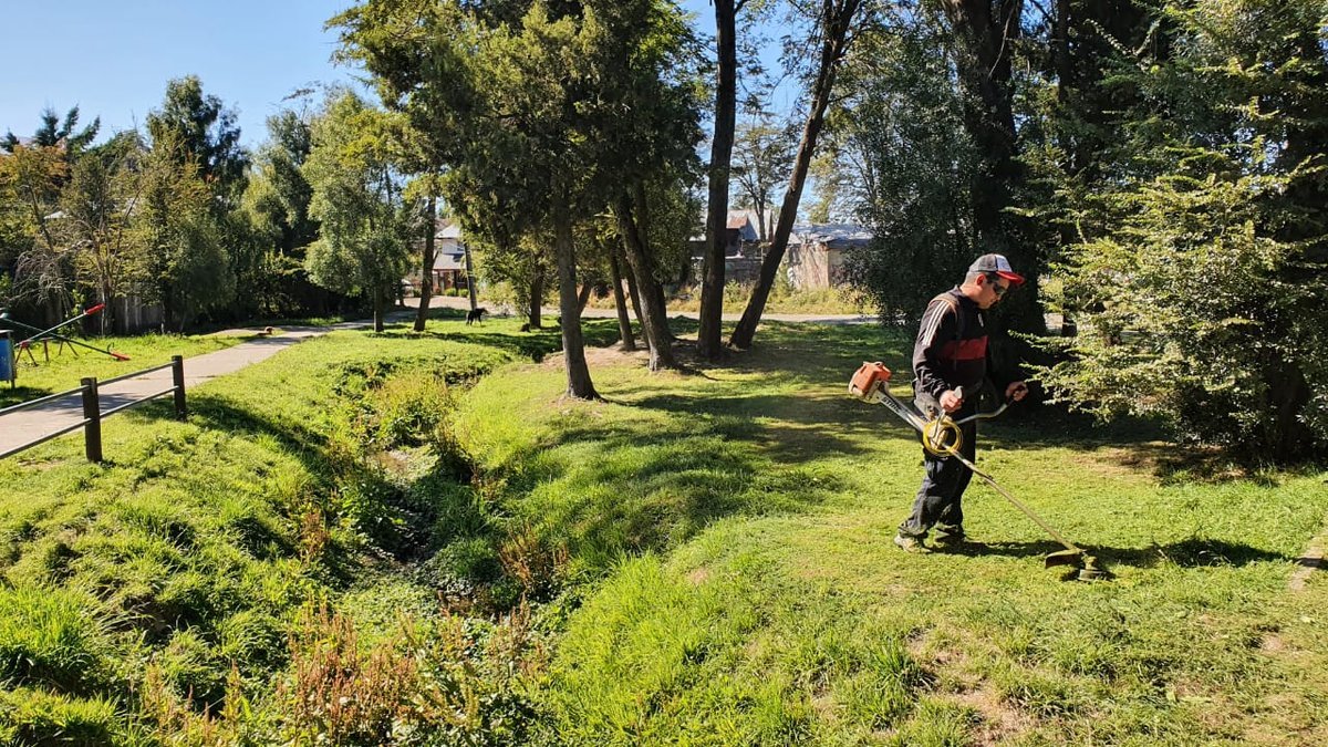 Mantenimiento en las plazas de Villa la Angostura