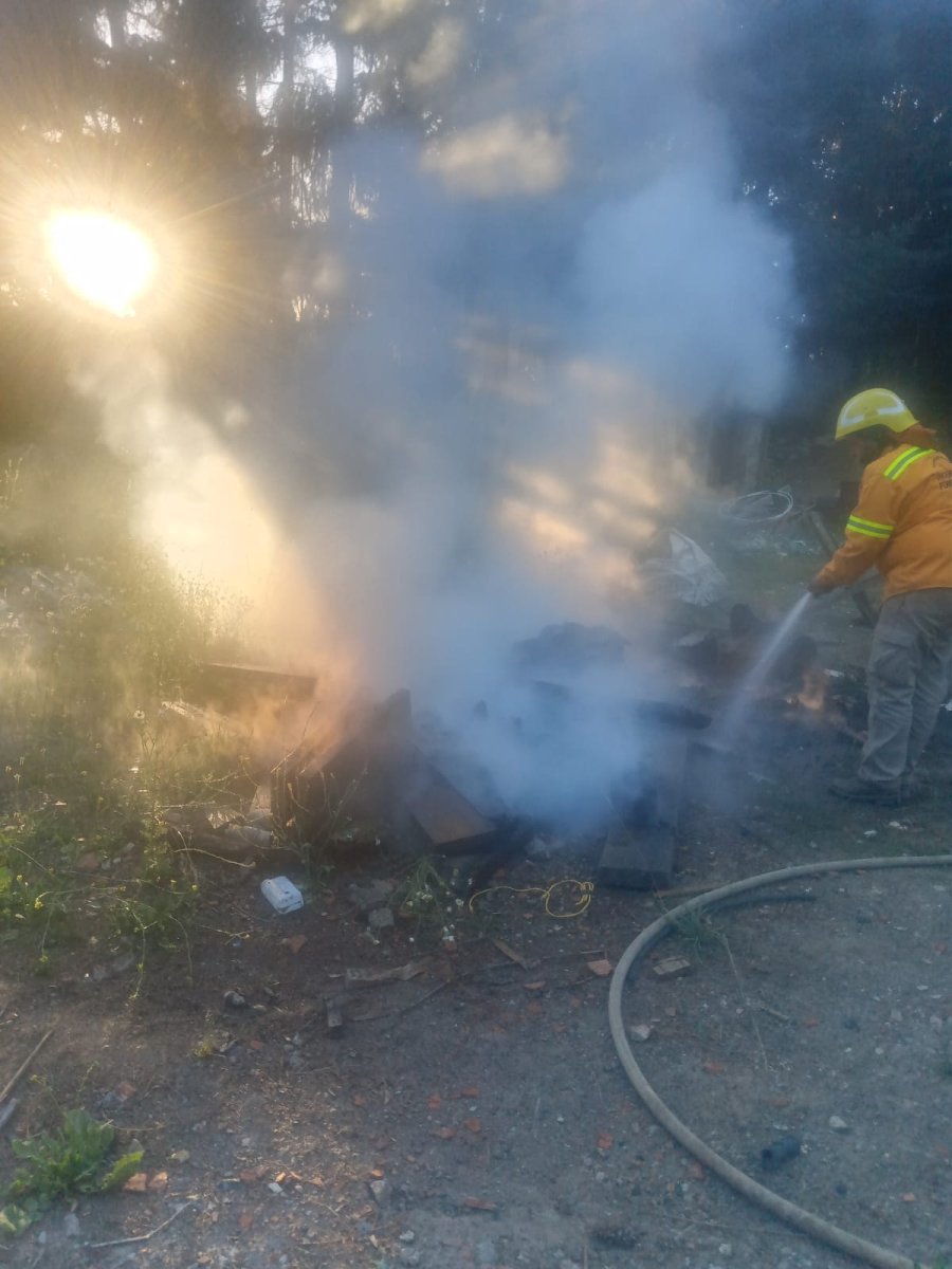 Fog&oacute;n en un lugar no habilitado de Villa La Angostura.
