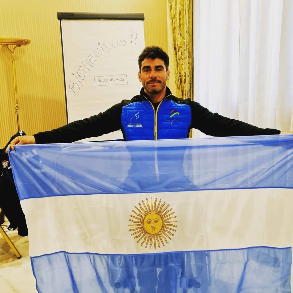 Enrique Plantey y la bandera nacional