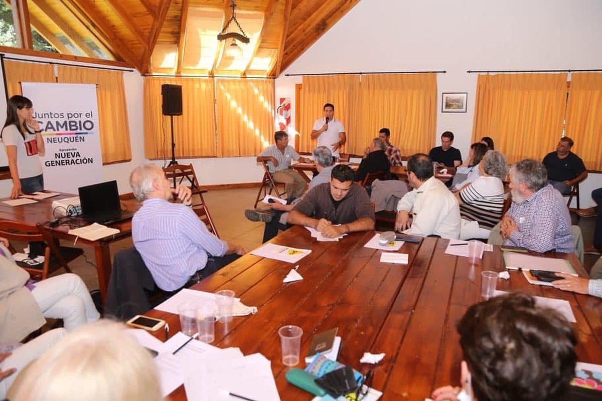 Reuni&oacute;n de Juntos por el Cambio en Villa La Angostura.