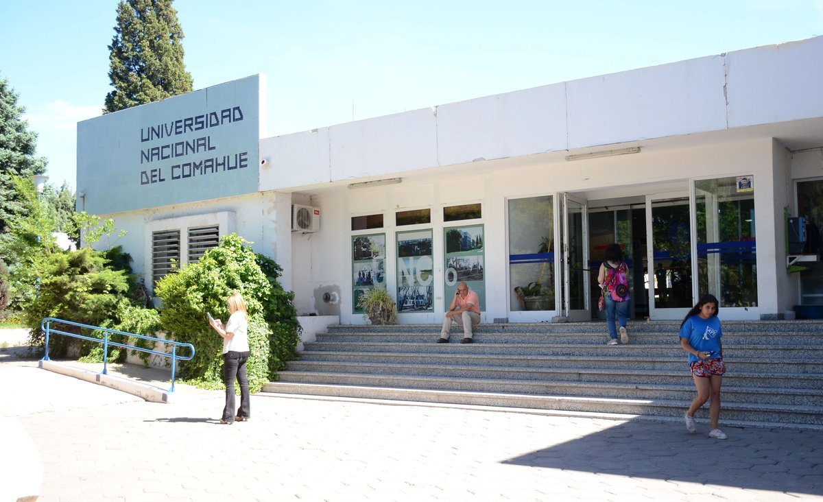 Rolando Figueroa pidi&oacute; m&aacute;s presupuesto para la Univerisdad del Comahue
