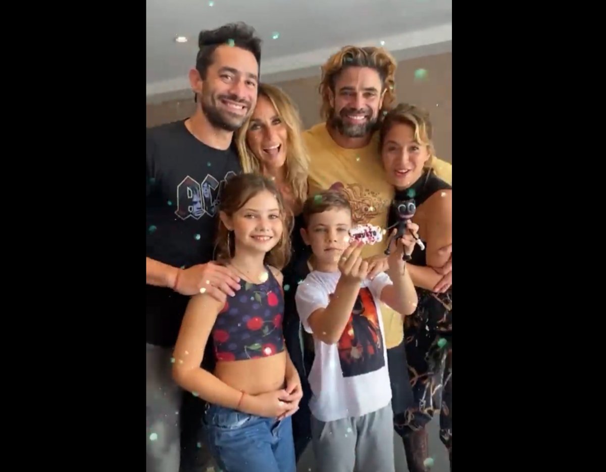Flor Vigna, Luciano Castro, Sabrina Rojas y el Tucu L&oacute;pez compartiendo momentos en familia