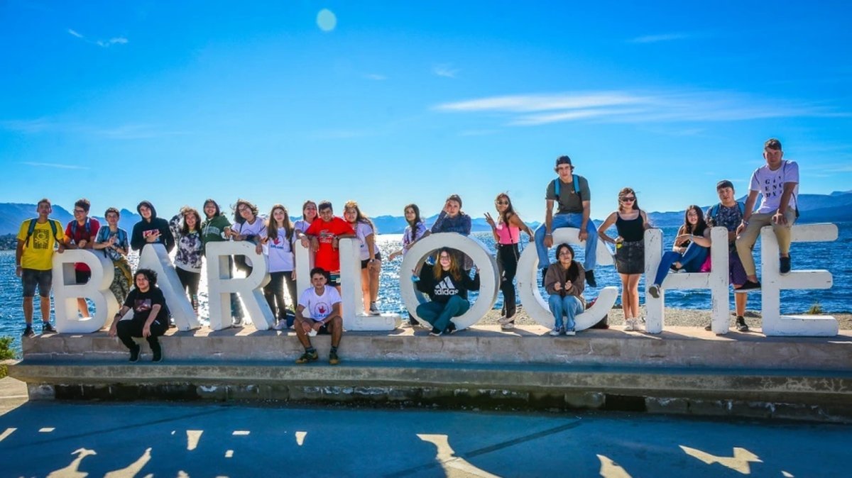 Turismo estudiantil extranejo en Bariloche: j&oacute;venes chilenos disfrutaron de la ciudad. Foto: Maxy Lavayen