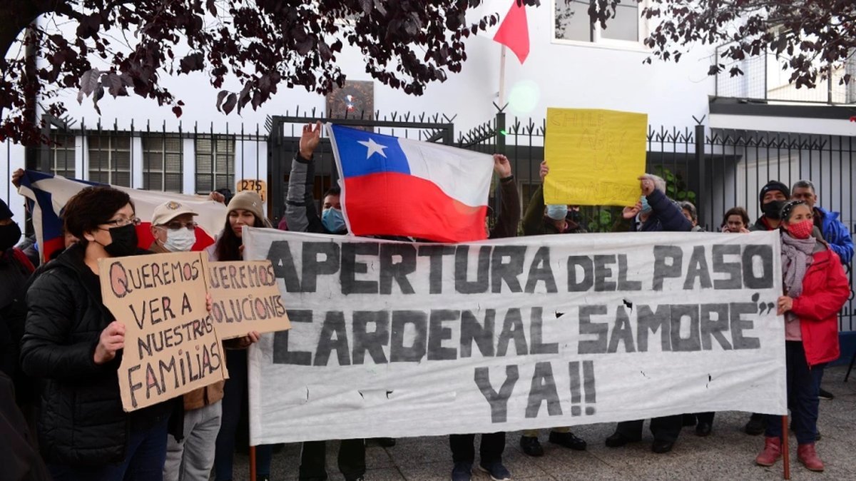 En Bariloche tambi&eacute;n pidieron por la apertura de fronteras. Foto: Chino Leiva y Diario R&iacute;o Negro
