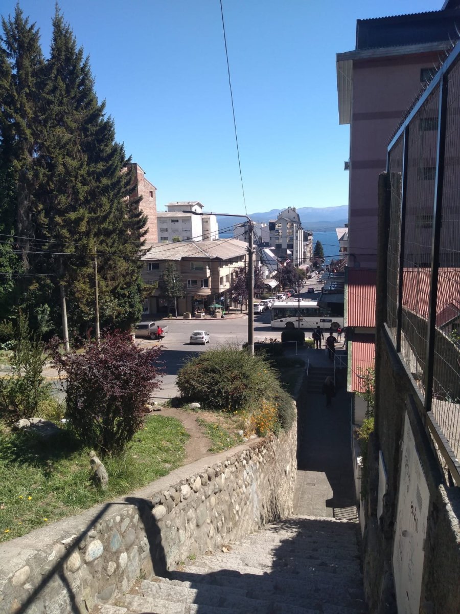 Las escalares sirven para que tanto turistas como vecinos circulen entre calles paralelas con gran pendiente