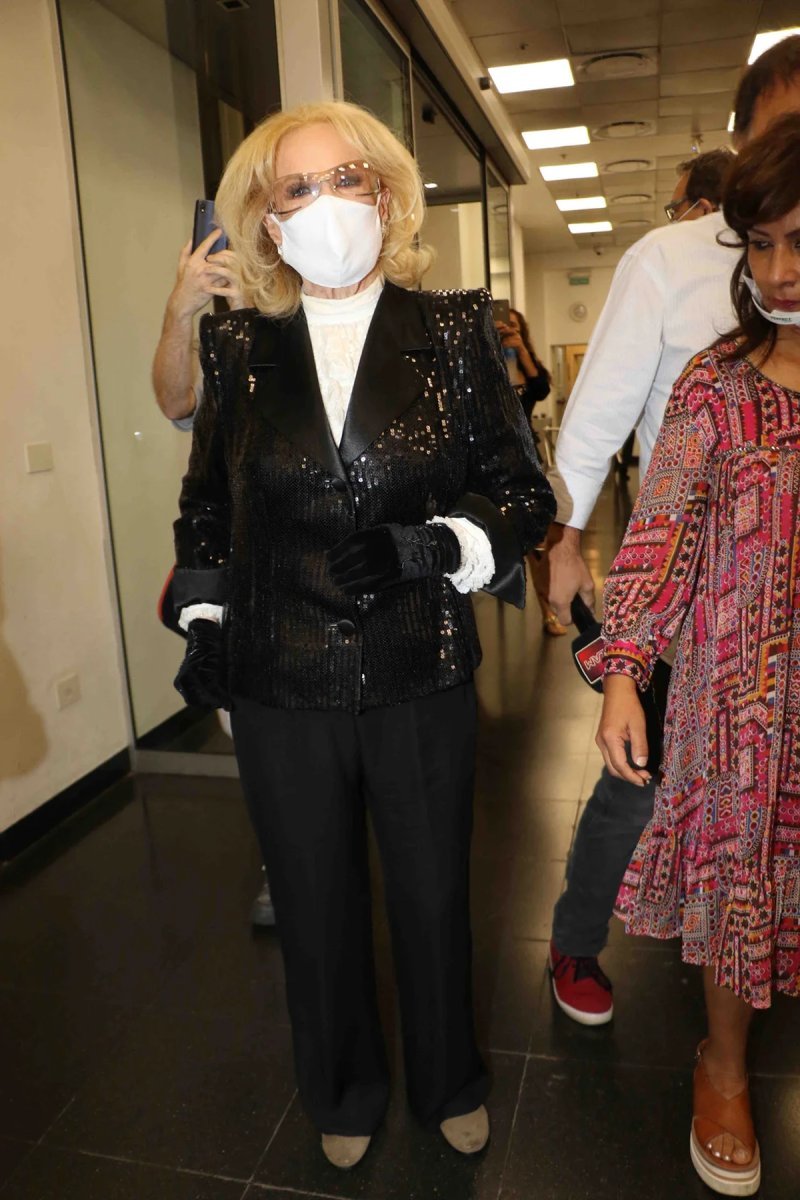 Mirtha Legrand contest&oacute; preguntas de los periodistas sobre su edad, su salud y su posible retorno a la televisi&oacute;n.