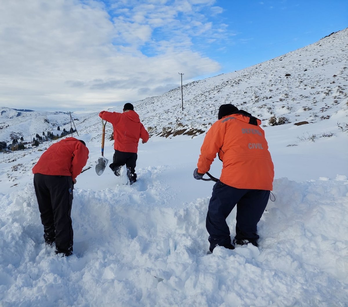 Rescate a pobladores de Jun&iacute;n de los Andes por el temporal de nieve