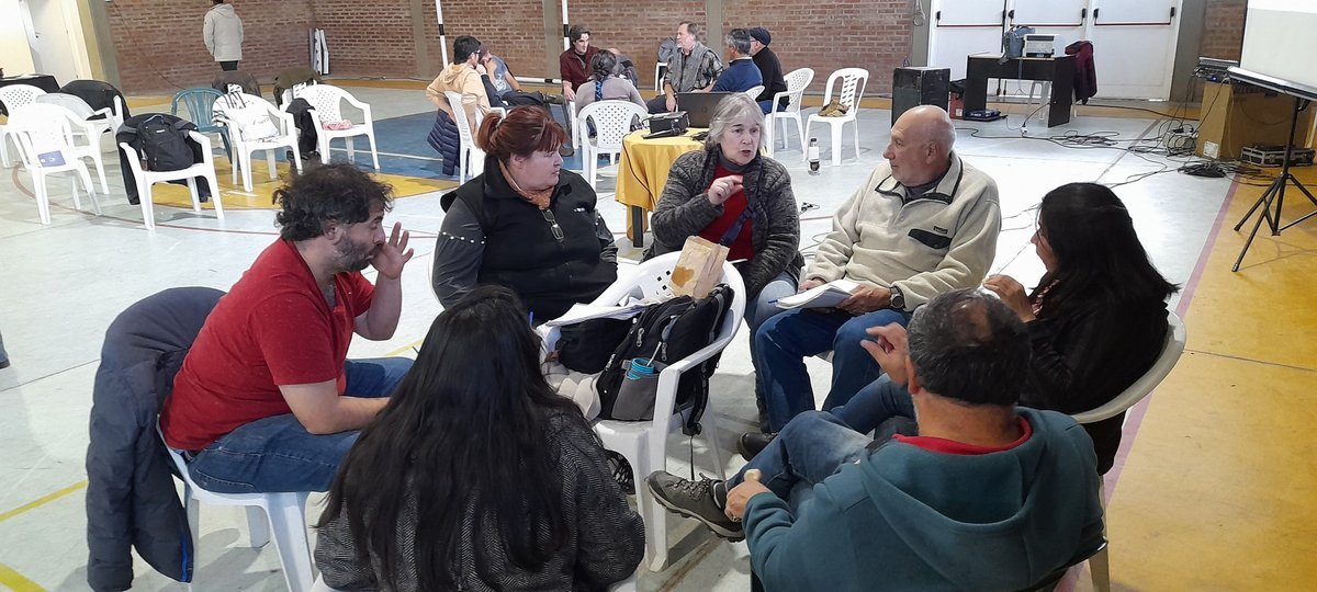 Adem&aacute;s de visitar San Mart&iacute;n de los Andes, estuvieron presentes en un encuentro de Apicultores en Alumin&eacute;