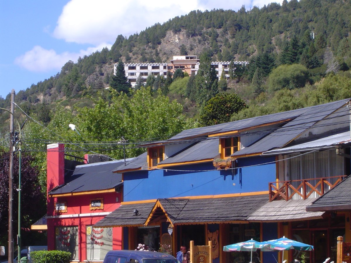 Turismo: El ex Hotel El Sol qued&oacute; casi como una anomal&iacute;a en el paisaje de San Mart&iacute;n de los Andes
