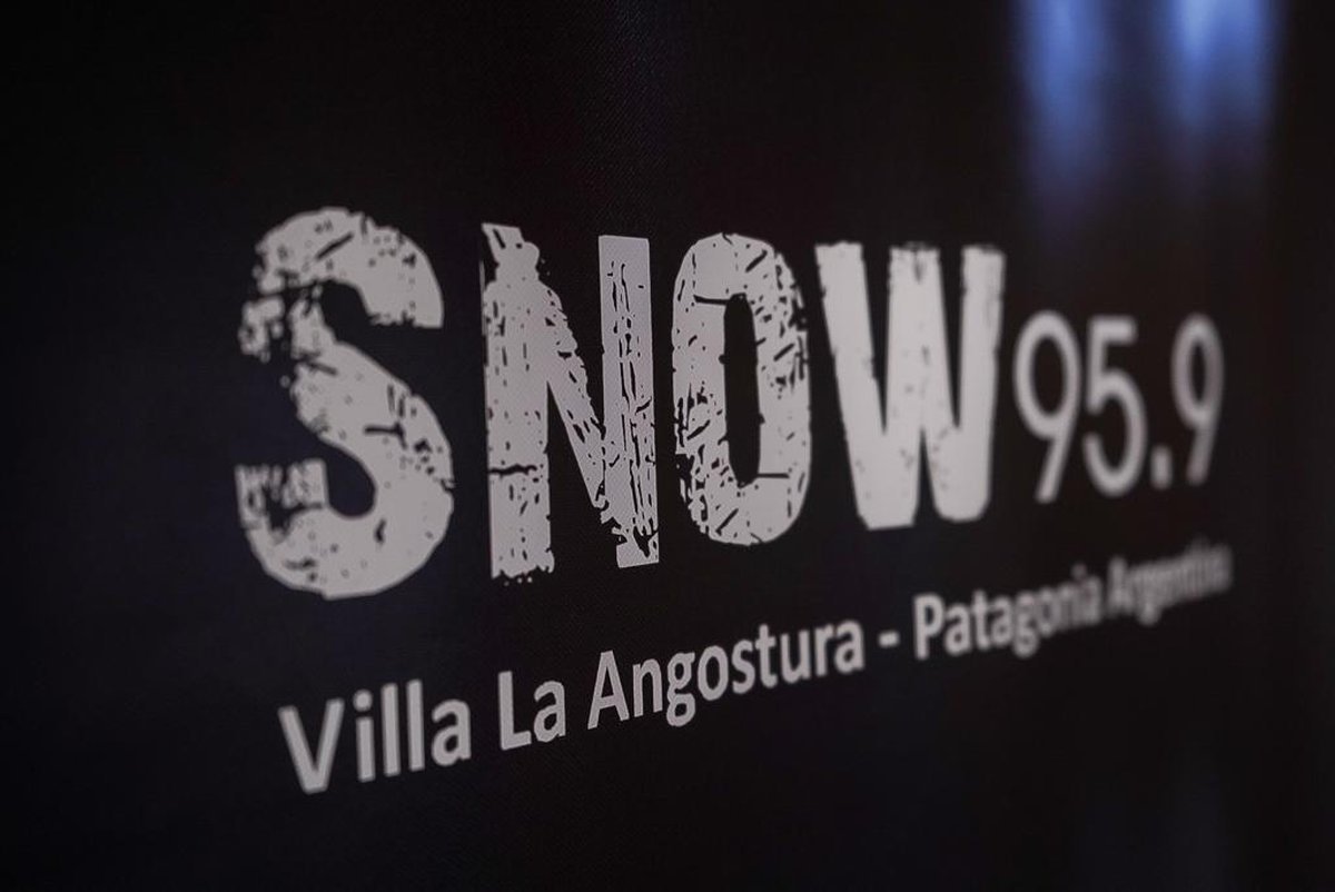 Snow Radio en Villa La Angostura. FM. 95.9 &oacute; www.snow959.com.ar.