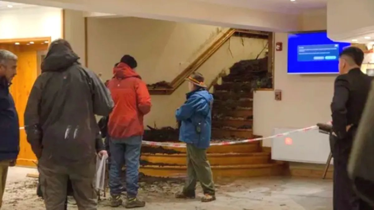 Autoridades de R&iacute;o Negro buscan a una pareja que se alojaba en una habitaci&oacute;n del hotel en Bariloche.