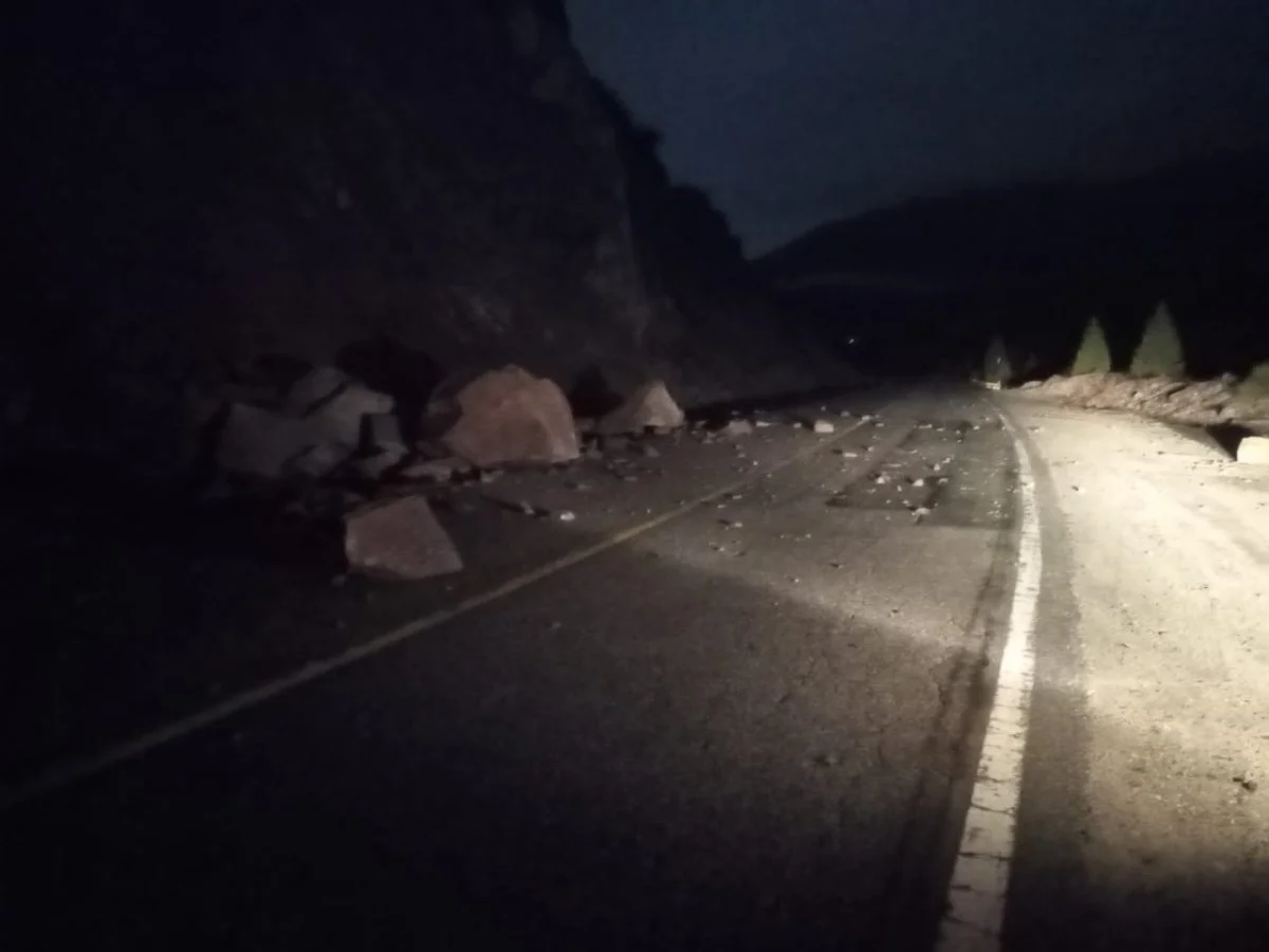 Derrumbe de piedras en la Ruta Siete Lagos | Diario 7 lagos