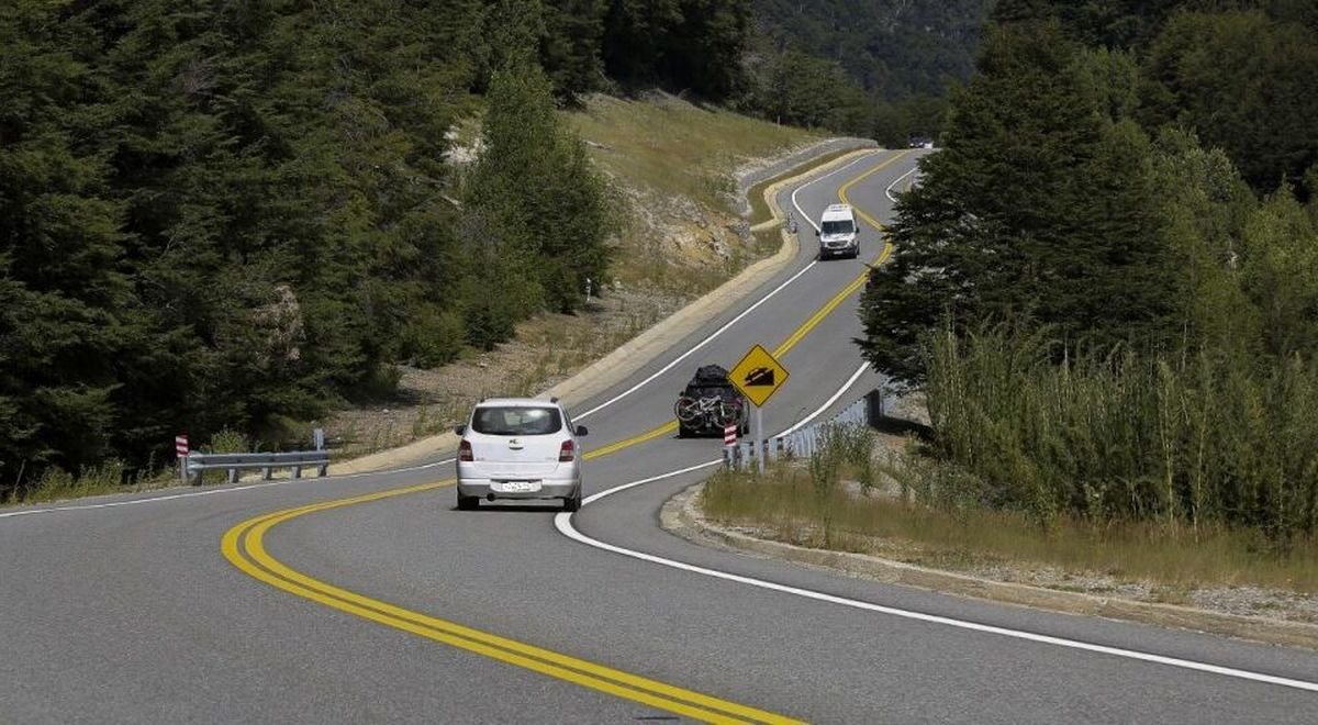 Derrumbe en la Ruta Siete Lagos, piden circular con precauci&oacute;n 