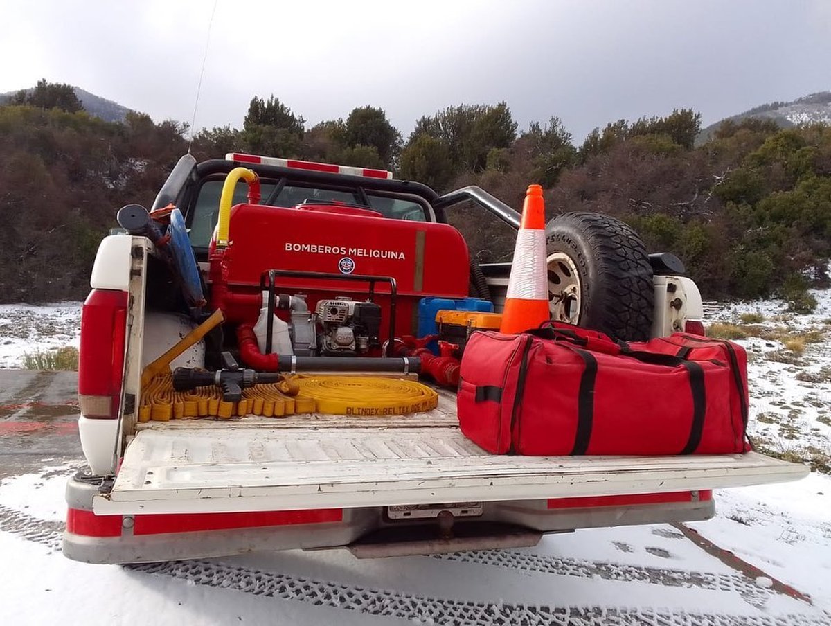 El personal de bomberos de Villa Meliquina agradeci&oacute; a los vecinos por la colaboraci&oacute;n para reacondicionar y equipar su m&oacute;vil.