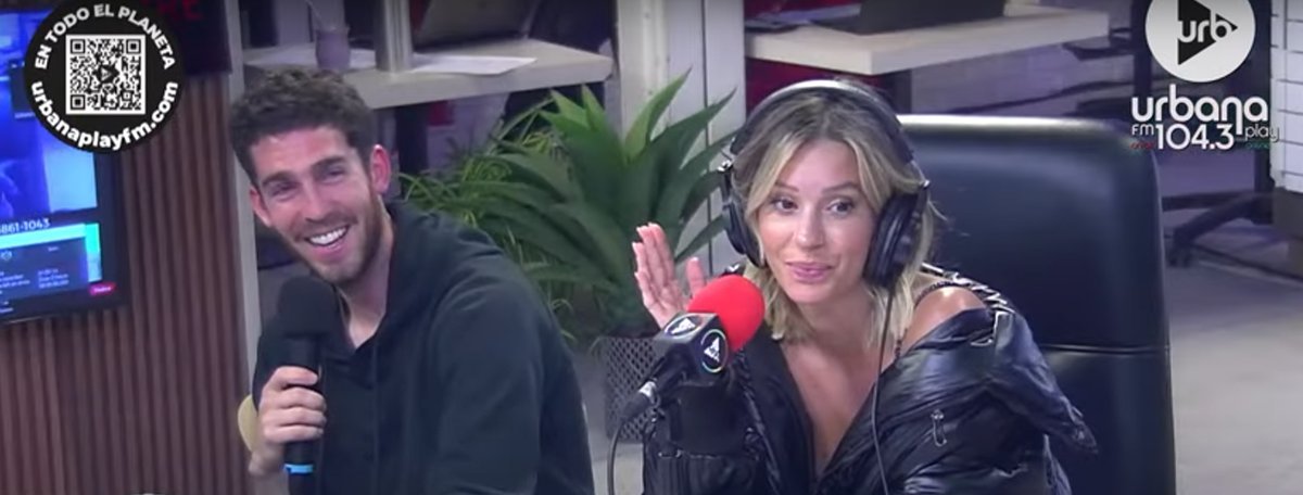 Noelia Marzol junto a Ramiro en el programa de radio.