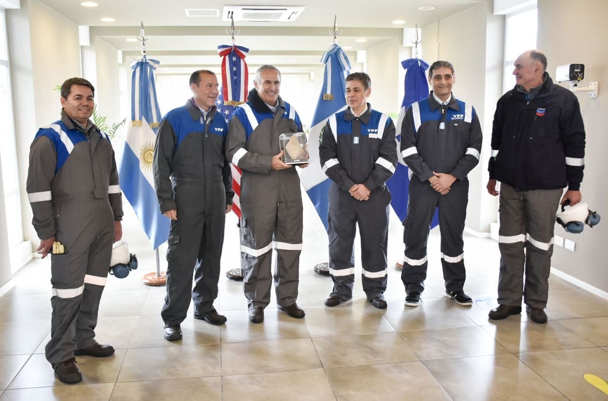 Omar Guti&eacute;rrez, gobernador de Neuqu&eacute;n junto a Stanley.