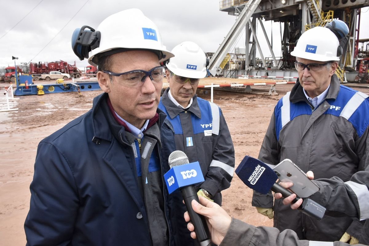 Omar Guti&eacute;rrez, gobernador de Neuqu&eacute;n junto a Stanley.