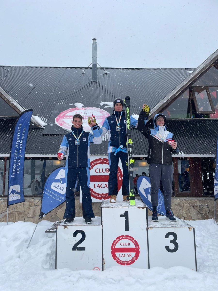 Bautista Alarc&oacute;n, el joven de Villa La Angostura campe&oacute;n de slalom gigante.