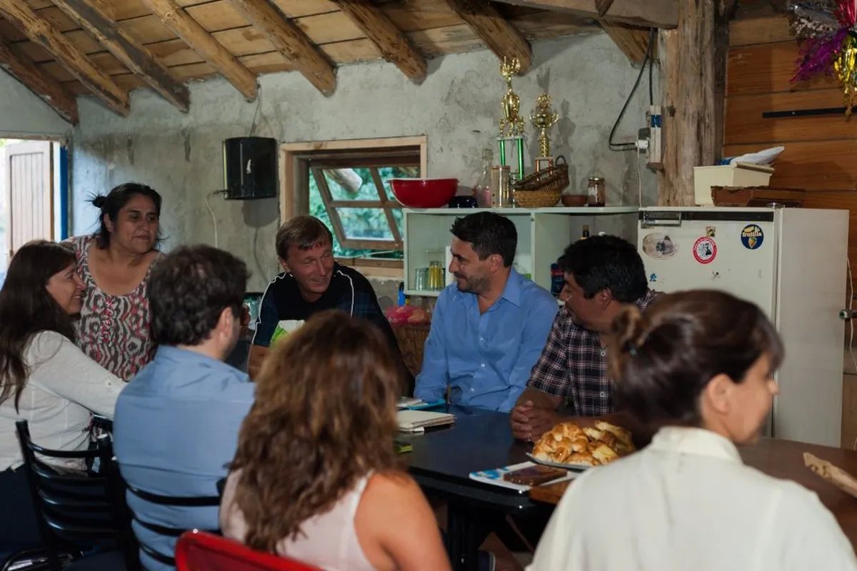El intendente de San Mart&iacute;n de los Andes durante un encuentro con la comunidad.