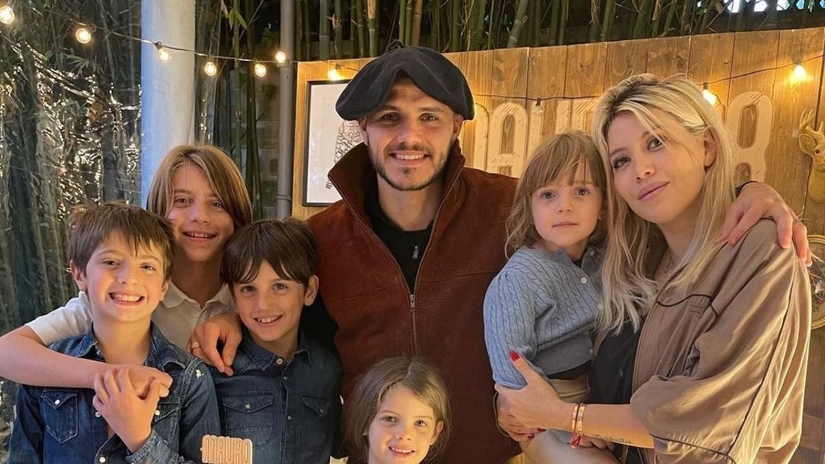 Wanda Nara junto a su familia.