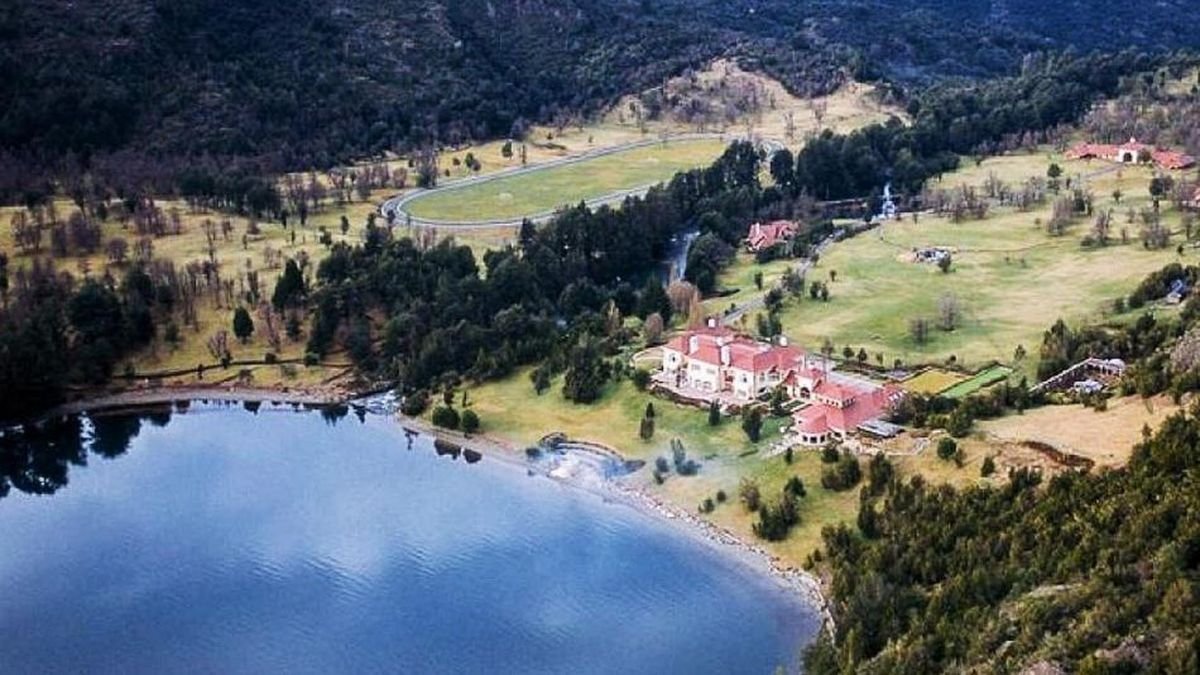 La propiedad del magnate ingl&eacute;s Joe Lewis a orillas del Lago Escondido.