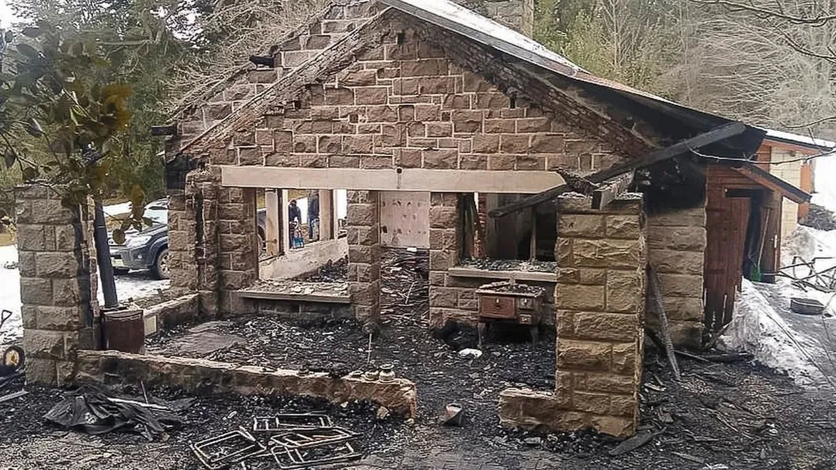 Acusan a mapuches de incendiar un puesto de Gendarmer&iacute;a Nacional en Villa Mascardi, R&iacute;o Negro.&nbsp; Foto: Luis Dates