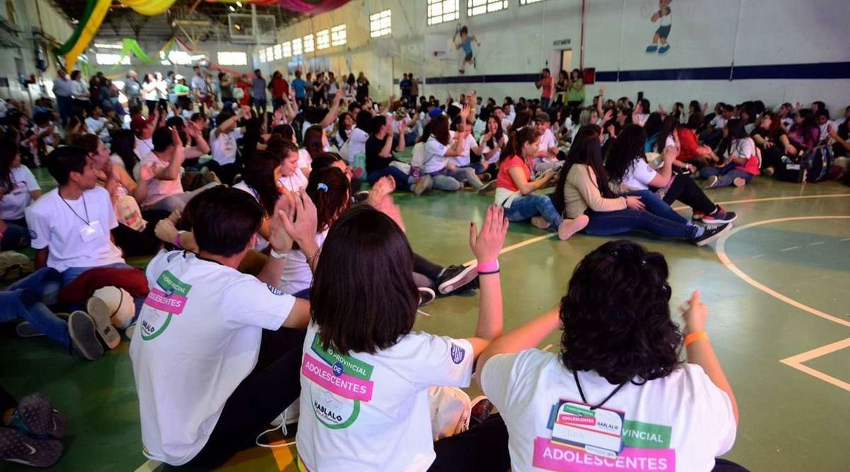 Edici&oacute;n pasada del Foro de Adolescentes, donde tambi&eacute;n participaron j&oacute;venes de Villa La Angostura.
